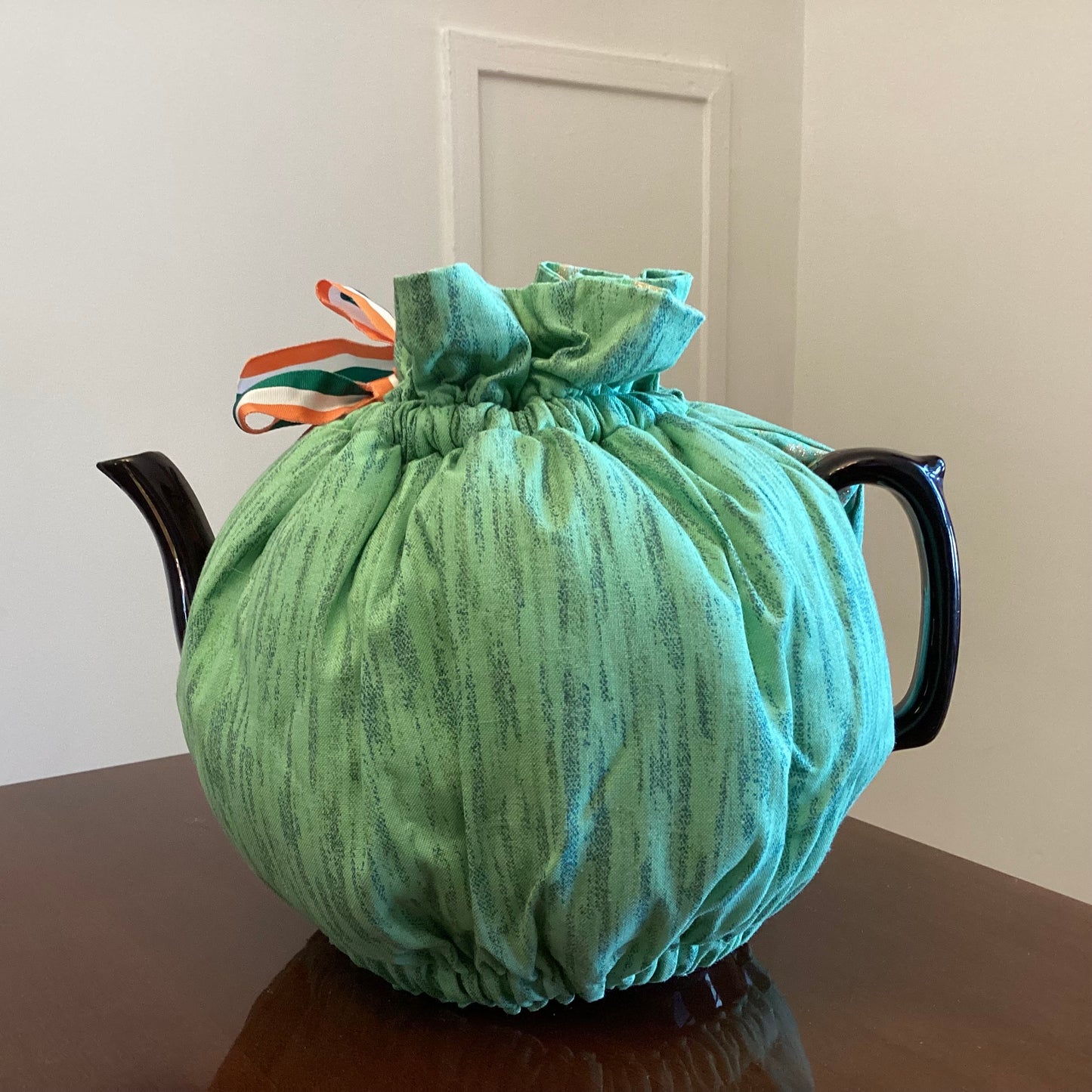 Wrap-Around Tea Cozy: Celtic Irish Golden Shamrocks/Green Striped Reversible