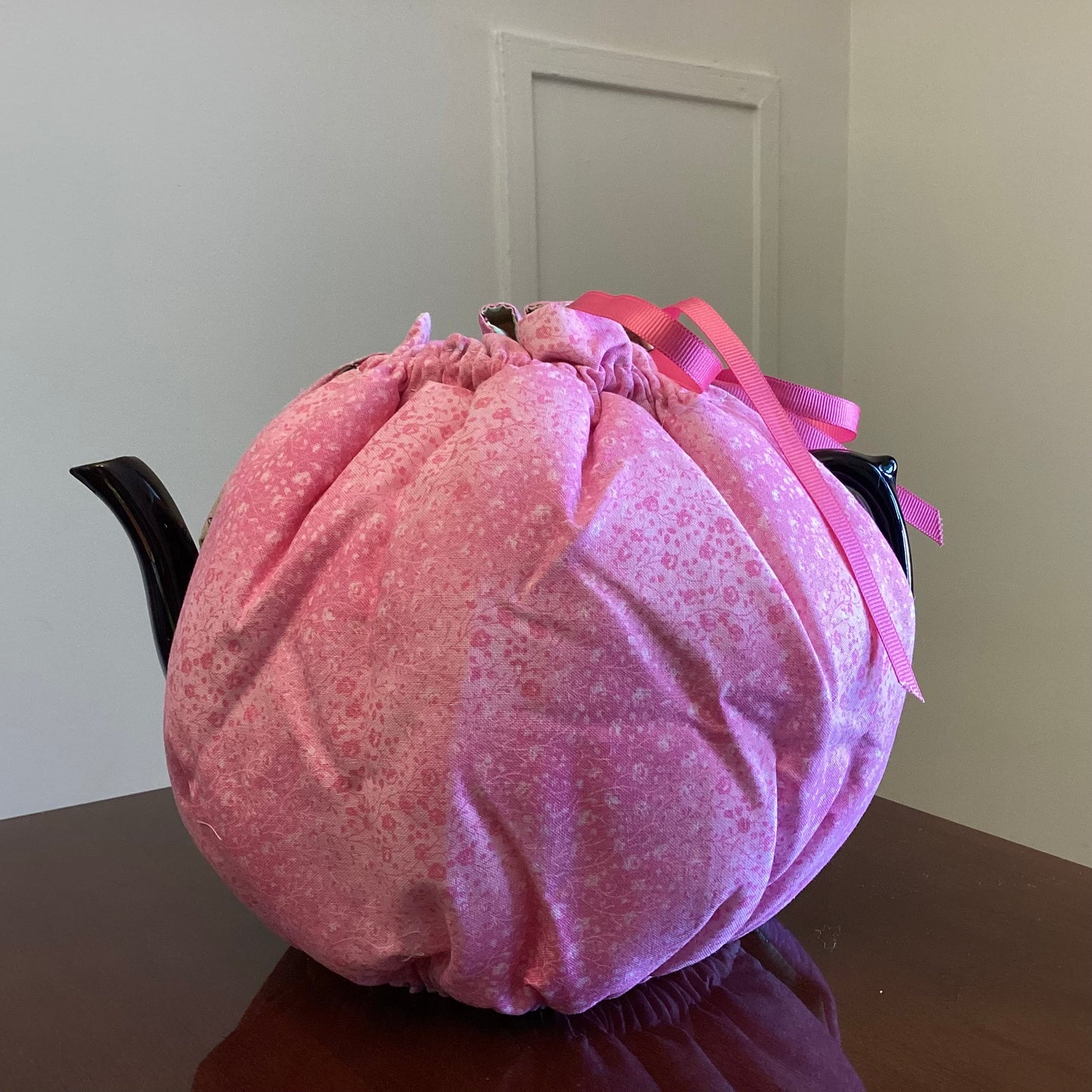 Wrap-Around Tea Cozy: Mary Engelbart/Pink Reversible
