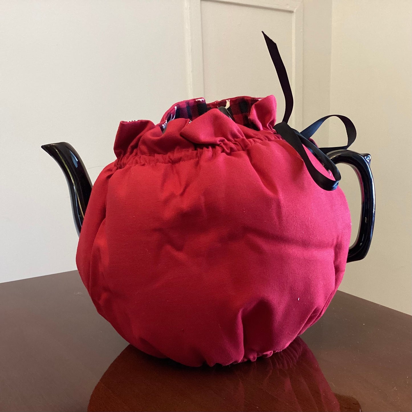 Wrap-Around Tea Cozy: Plaid Stag/Red Reversible