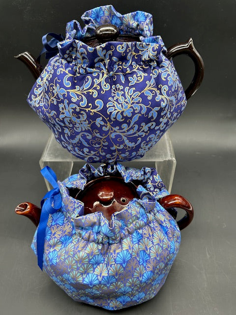 Wrap-Around Tea Cozy: Blue & Gold