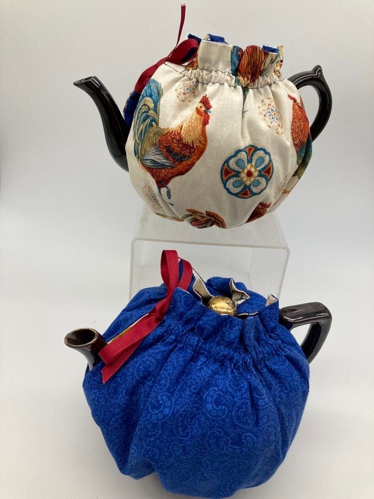 Wrap-Around Tea Cozy: Roosters