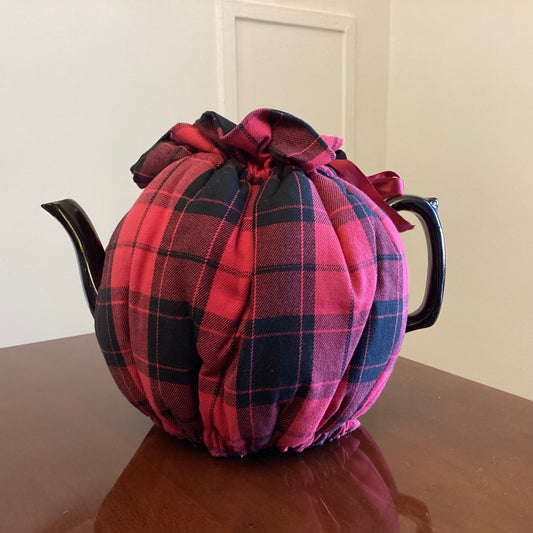 Wrap-Around Tea Cozy: Red & Black Tartan/Black Reversible