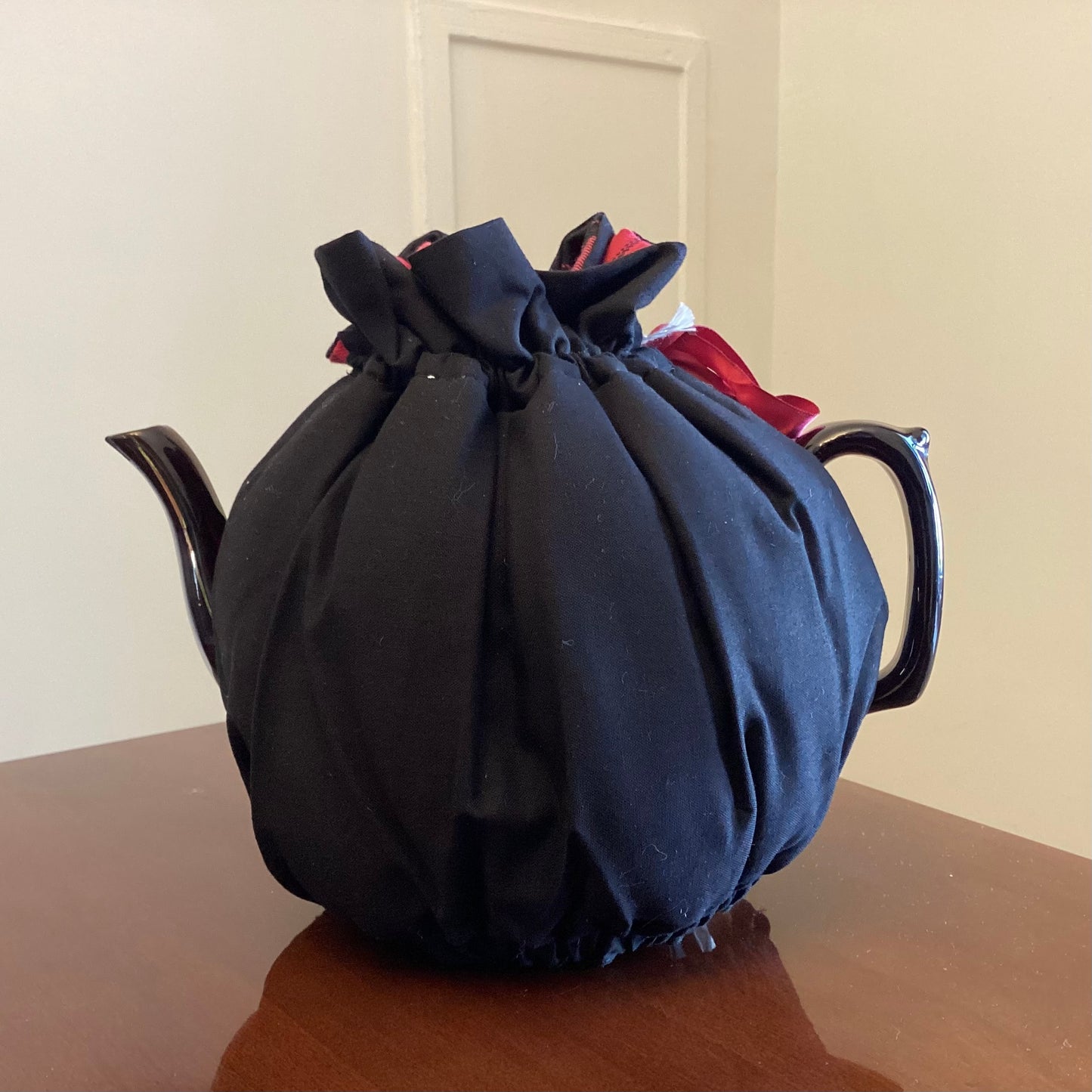 Wrap-Around Tea Cozy: Red & Black Tartan/Black Reversible