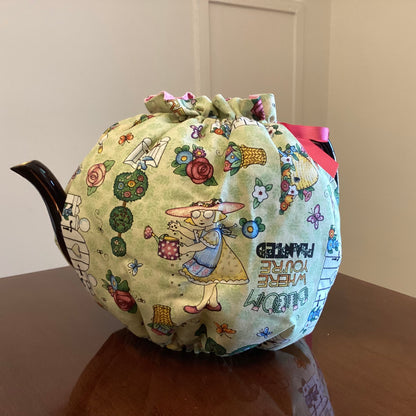 Wrap-Around Tea Cozy: Mary Engelbart/Pink Reversible