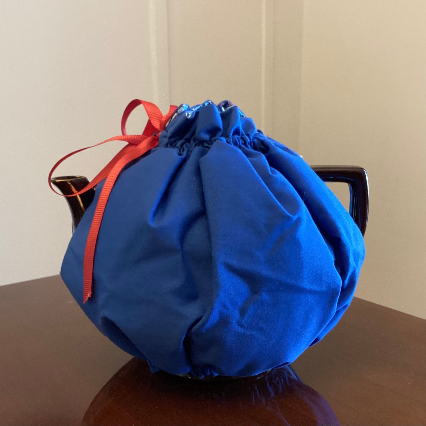 Wrap-Around Tea Cozy: British Teatime/Dark Blue Reversible