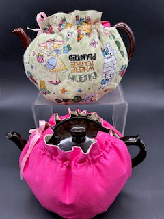 Wrap-Around Tea Cozy: Mary Engelbart/Pink Reversible